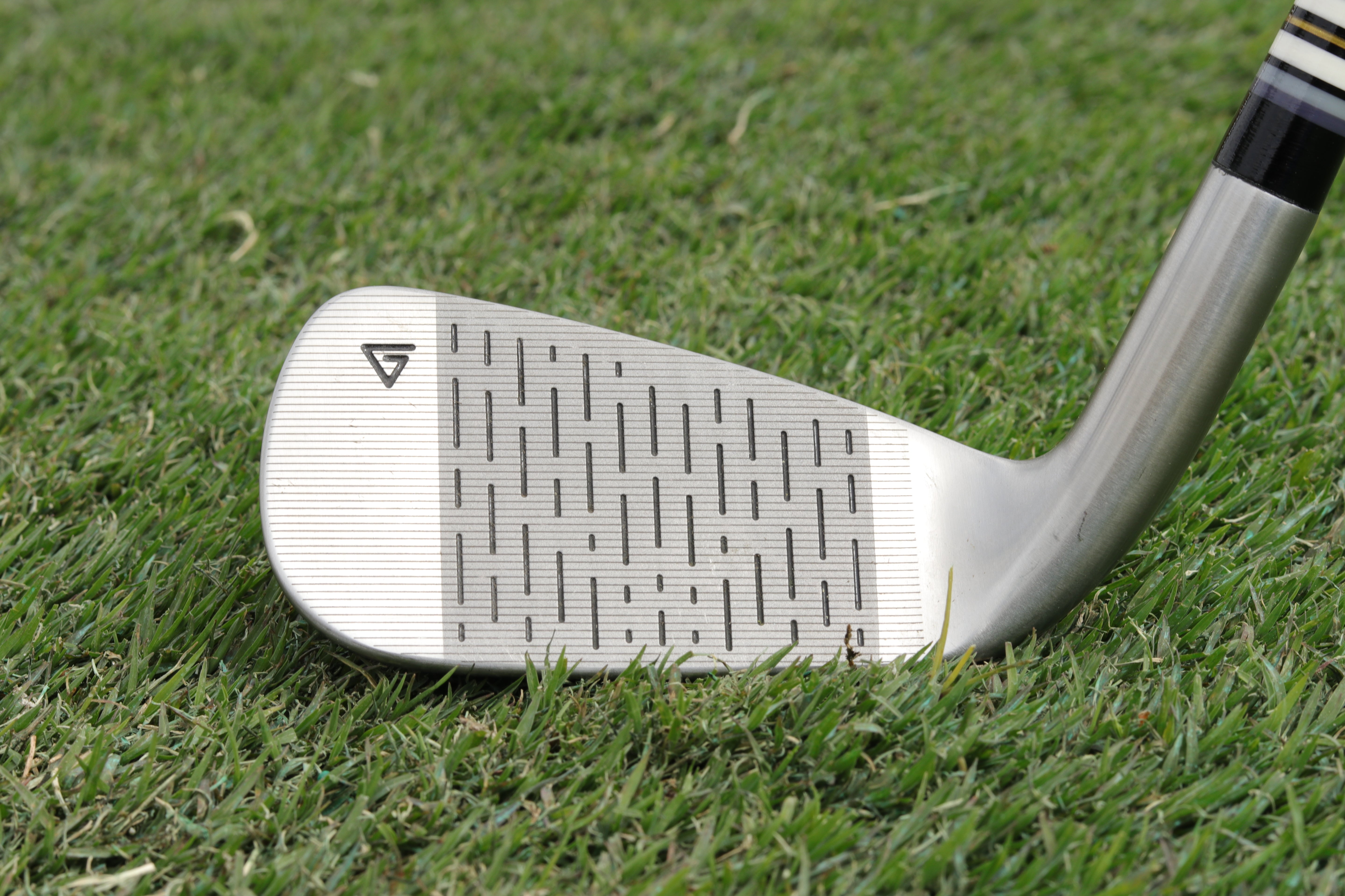 The Vipper by Vertical Groove Golf (VGG)